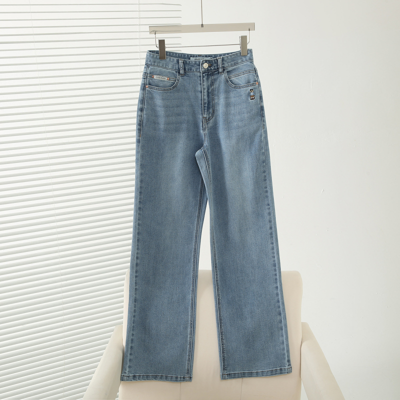 Traperice ravnog kroja, srednji porast, pamuk-denim 80–90%, vez i zatvarač