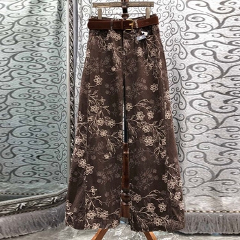 Traperice – visoki pojas, opuštene široke nogavice, ravni kroj; mješavina denima i pamuka 30–50%