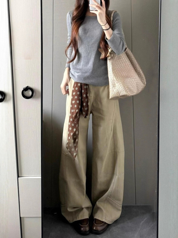 Ženske traperice krojem sablje, široke nogavice, niski struk, denim, jesen 2025