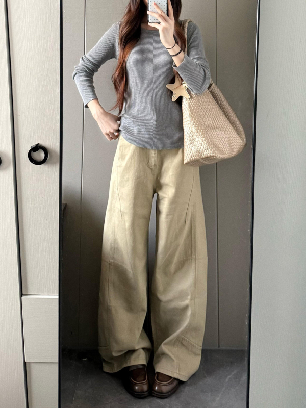 Ženske traperice krojem sablje, široke nogavice, niski struk, denim, jesen 2025