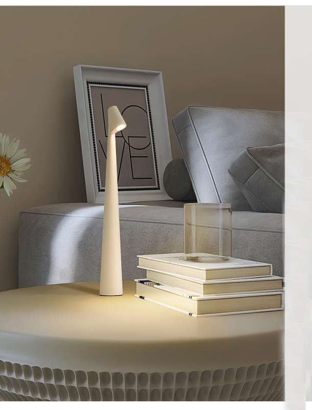 Stolna lampa s dodirnim upravljanjem, metalni abažur, USB napajanje, CE potvrda, napon do 36V