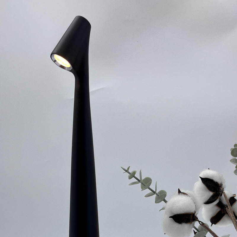 Stolna lampa s dodirnim upravljanjem, metalni abažur, USB napajanje, CE potvrda, napon do 36V