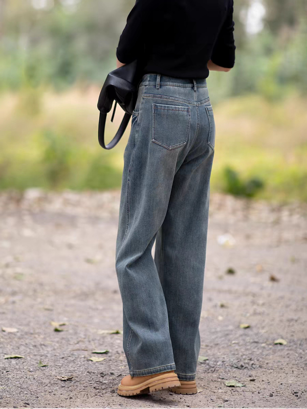 Ženske traperice s flis podstavom, visokim strukom, ravnim krojem, debeli denim – pamuk-poliester smjesa (70-80% pamuk, <30% poliestera)