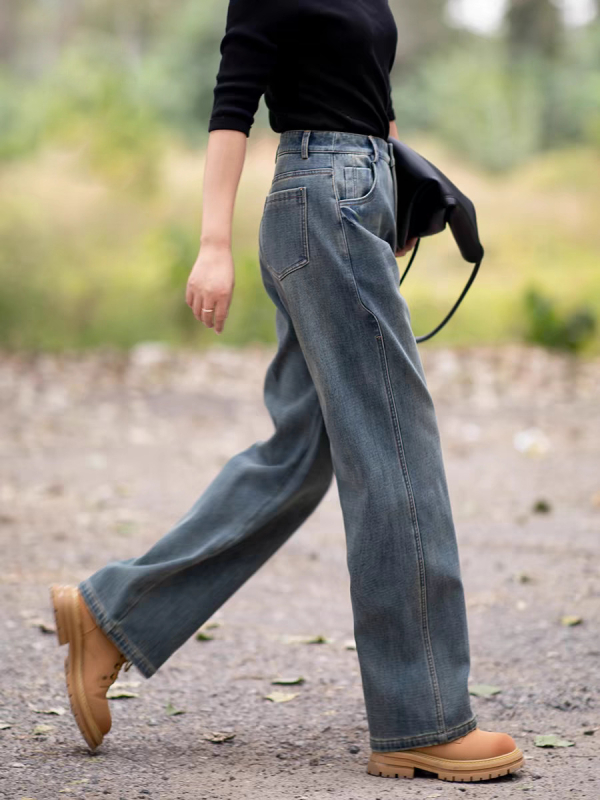 Ženske traperice s flis podstavom, visokim strukom, ravnim krojem, debeli denim – pamuk-poliester smjesa (70-80% pamuk, <30% poliestera)