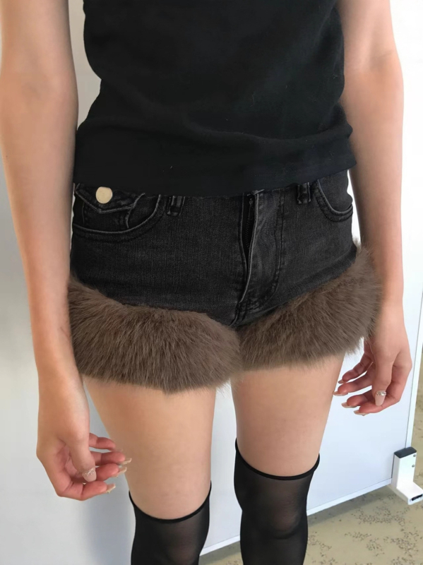 Džins šorts s patchwork dizajnom - niska struka, uski kroj, mikroelastičnost, 70-80% denimu, 30-50% poliestera