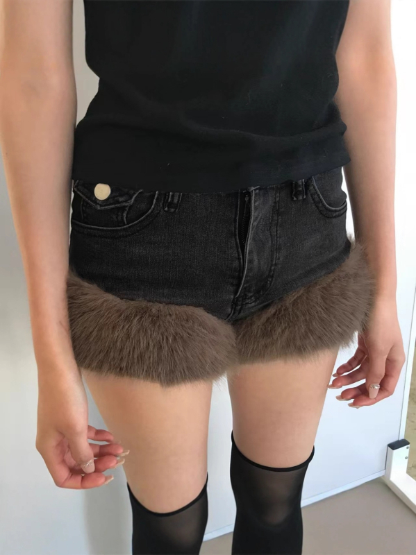 Džins šorts s patchwork dizajnom - niska struka, uski kroj, mikroelastičnost, 70-80% denimu, 30-50% poliestera