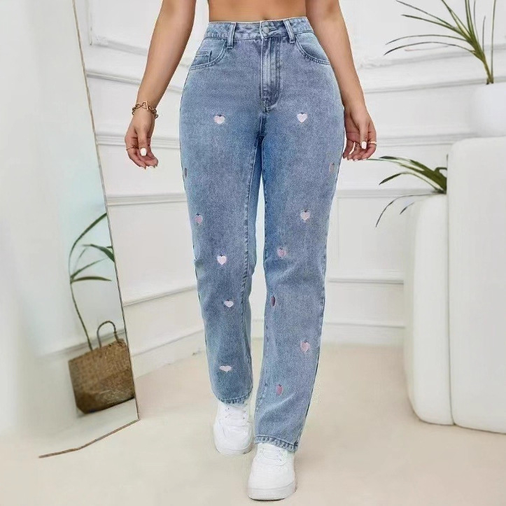Ženske traperice visokog struka, ravnog kroja, s izvezenim srcem, denim, elastične