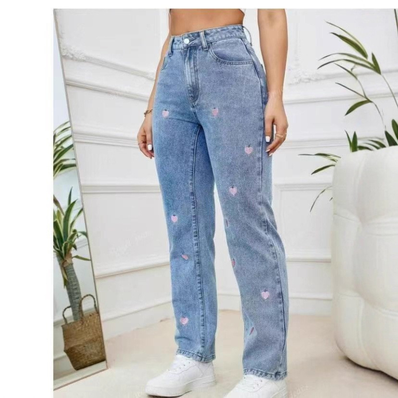 Ženske traperice visokog struka, ravnog kroja, s izvezenim srcem, denim, elastične