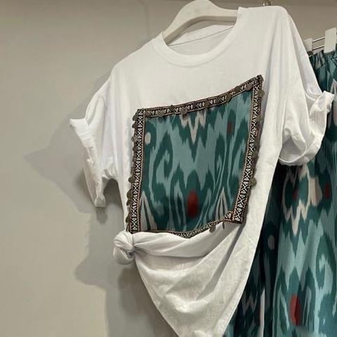 Dvodijelni set: široke hlače visokog struka i vintage print T-shirt kratkih rukava, poliester, glavni sastav 30–50%, slobodan kroj