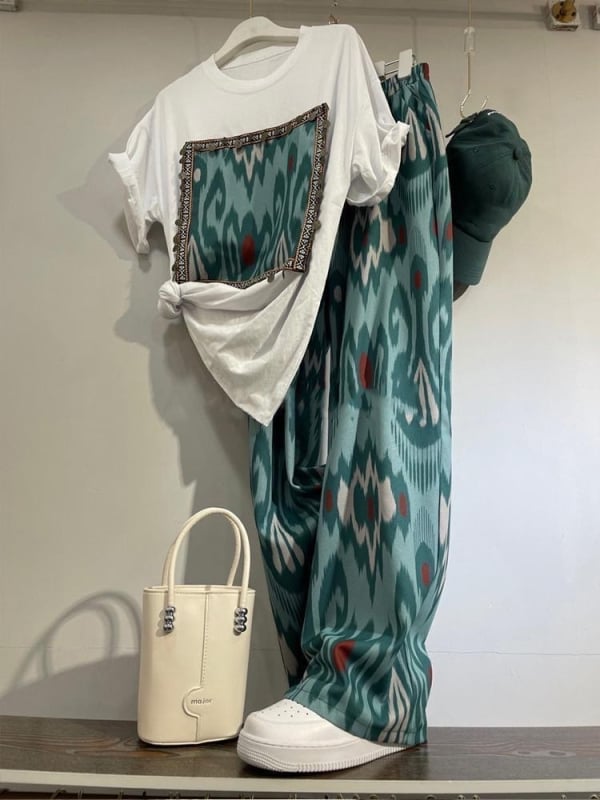 Dvodijelni set: široke hlače visokog struka i vintage print T-shirt kratkih rukava, poliester, glavni sastav 30–50%, slobodan kroj