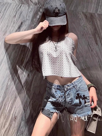 Džins šorc s niskim strukom, ravni kroj, crinkle tekstura, bez elastana, proljeće 2026