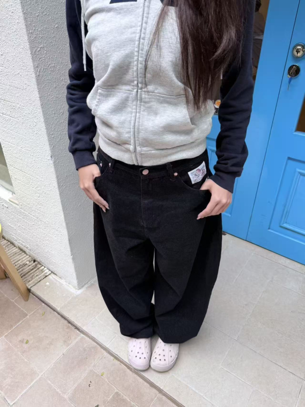 Traperice širokih nogavica s izvezenim slovima, srednji pojas, dugačke, casual japansko-korejski stil.