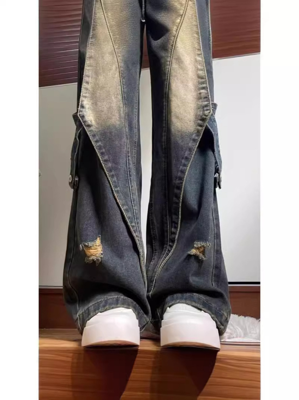 Traperice od denima, visokim strukom, ravnim krojem, ispran završetkom, detalj kaiša (Denim; Pamuk + Elastan; Isprano; Visoki struk; Ravni kroj)