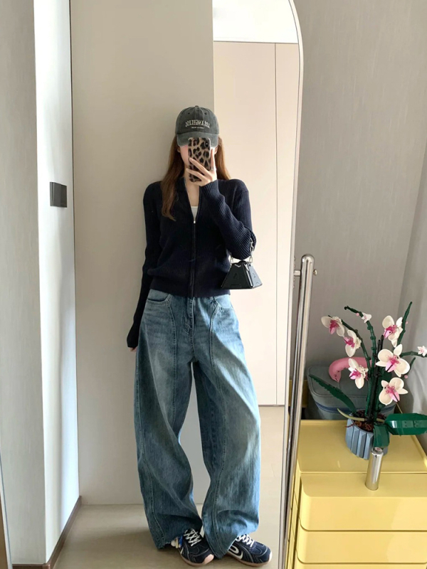 Ženske hlače od džinsa – američki retro stil, široke nogavice, visoki pojas, ravni kroj, denim 80–90% pamuka, poliester ≤30%, jesen 2025