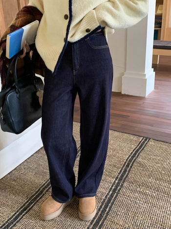 Traperice visokim strukom, kruškoliki oblik siluete, patchwork kolaž, mikroelastična pamukova smjesa, široki kroj nogavica