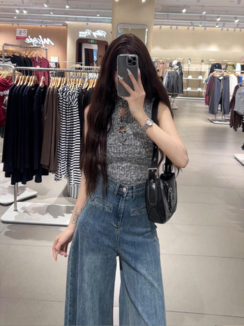 Denim hlače širokih nogavica, visokog struka; mješavina pamuka i poliestera 50–70% pamuk, 30–50% poliester; tretman bez glačanja; ljetni model 2024; street hipster stil