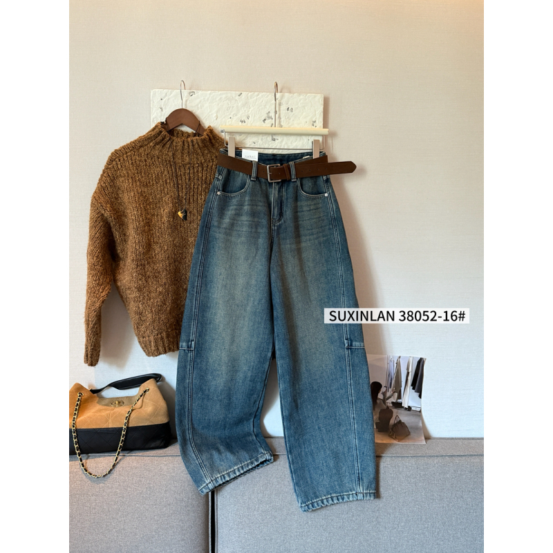 Džins hlače s visokim strukom i zakrivljenim širokim krojem, debeli materijal, 80-90% denim udjela, zima 2025