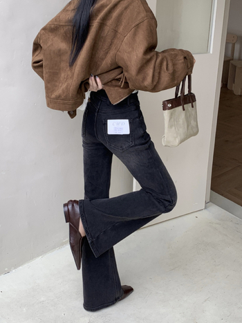 Γυναικείοι τζιν: υψηλή μέση, micro flare bootcut γραμμή, βαμβακο-ελαστικό denim με επένδυση fleece, ρετρό ύφος