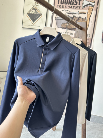 Polo majica s dugim rukavima, prilagodljiv kroj, prozračna polyester smjesa, asimetrični dizajn.