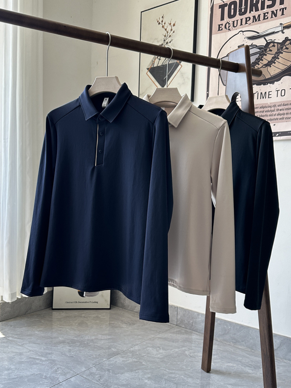 Polo majica s dugim rukavima, prilagodljiv kroj, prozračna polyester smjesa, asimetrični dizajn.