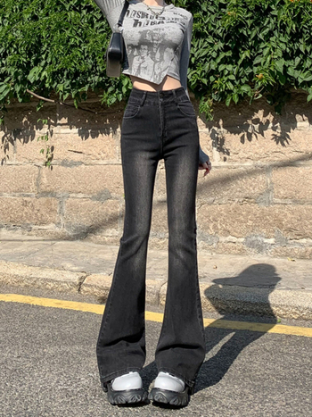 Traperice visokog struka, blago izdužene, denim s 50–70% pamuka, visoka elastičnost