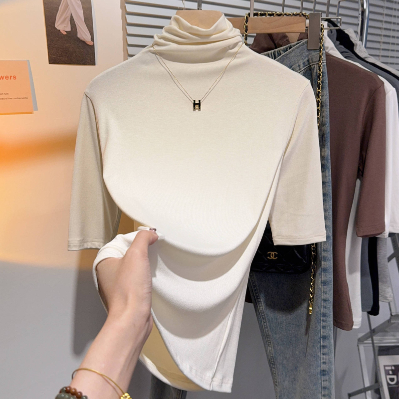 Ženski viskozni T‑shirt s polu rukavom i visokim ovratnikom, uski kroj, duljina 50–65 cm, ljeto 2024