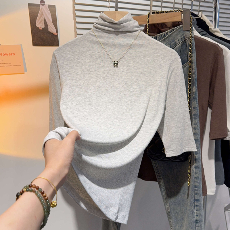 Ženski viskozni T‑shirt s polu rukavom i visokim ovratnikom, uski kroj, duljina 50–65 cm, ljeto 2024