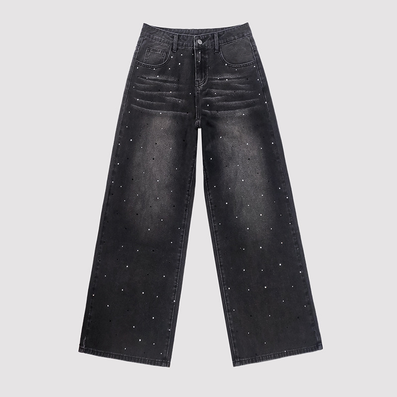 Džinsice ravnog kroja, s srednjom visinom struka, pamuk-poliester smjesa, rhinestone hot-drill detalj, street-hipster stil