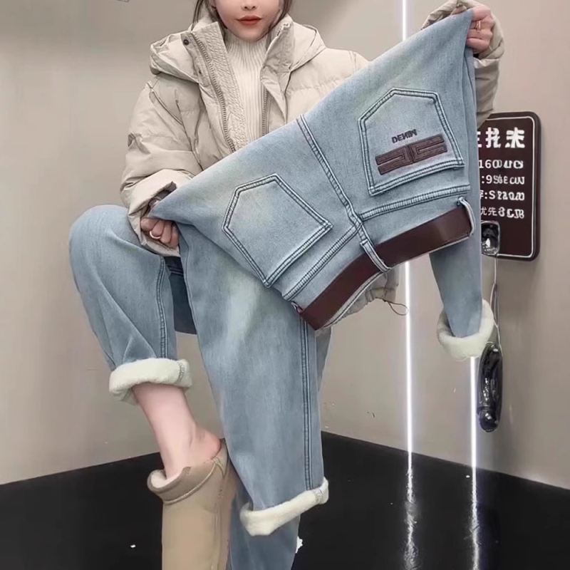 Denim haram hlače s visokim strukom, flis podstava, široka silueta, izšivani detalji