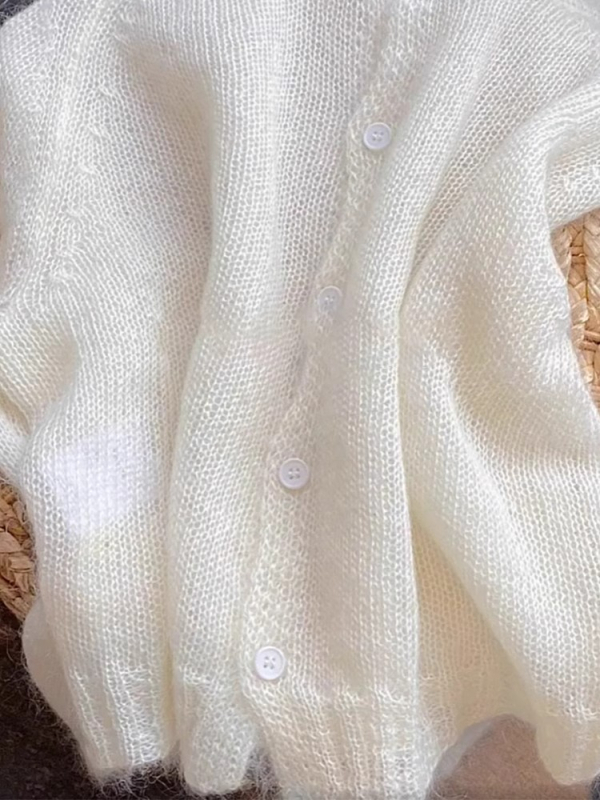 Mohair kardigan, tanko pletenje, jednodobojni uzorak, okrugli izrez, duge rukave, standardna duljina
