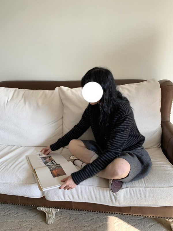 Pleteni kardigan s prugama – okrugli izrez, dugi rukavi, normalna duljina (50–65 cm), pletene, jesen 2025