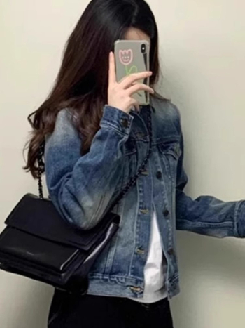 Dámska džínová bunda s vintage distresom, polo golier, bez rukávov, voľný strih, dĺžka 50-65 cm