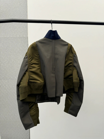 Dámske krátke sako s farebným blokovaním a panelmi, bavlna, golier s reverom, dlhé rukávy, jeseň 2024