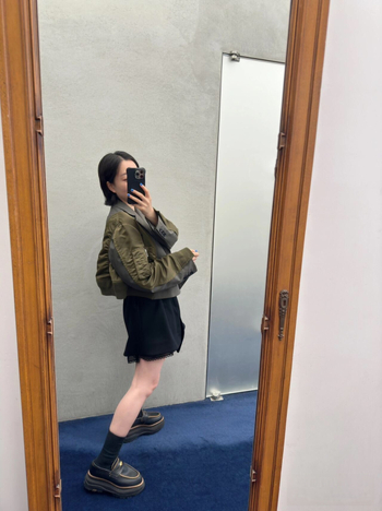 Dámske krátke sako s farebným blokovaním a panelmi, bavlna, golier s reverom, dlhé rukávy, jeseň 2024