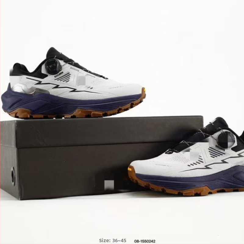 Turistické topánky – (dýchajúce sieťové vnútro, EVA vrchná časť, PU stredná podrážka, protišmyková gumová vonkajšia podrážka, predné šnurovanie)