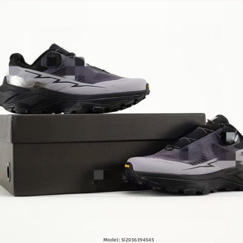 Turistické topánky – (dýchajúce sieťové vnútro, EVA vrchná časť, PU stredná podrážka, protišmyková gumová vonkajšia podrážka, predné šnurovanie)