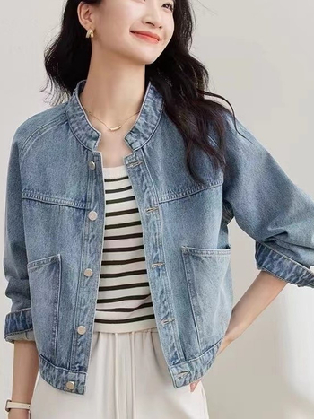 Dámska krátka rifľová bunda, stojací golier, dlhé rukávy, voľný strih, dĺžka 40–50 cm, bavlna 95%+