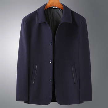 Палто, ежедневен стил, свободен силует; вълнено-синтетична смес (30–50% вълна) с подплата от истински косъм; еднобутонно предно закопчаване; ревери; странични джобове; подходящо за пролет и есен