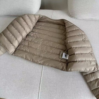Ženska kratka lagana jakna s 90% bijelog gusjeg Downa, V-izrez, uski kroj, dugi rukavi, E1022N