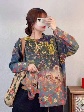 Mink bársonyos kardigán kézzel festett mintával, akril keverék 30–50%, V-nyakú, háromlyukas patenttal