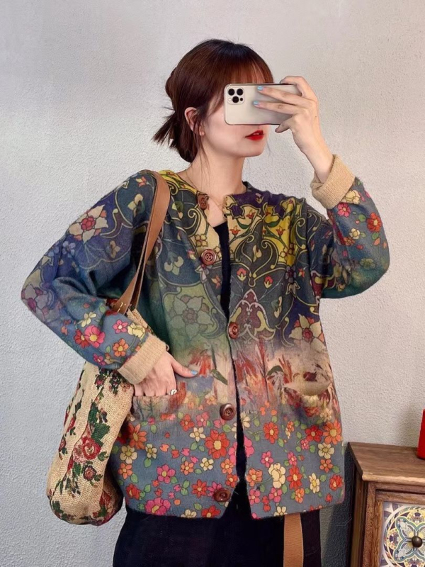 Mink bársonyos kardigán kézzel festett mintával, akril keverék 30–50%, V-nyakú, háromlyukas patenttal