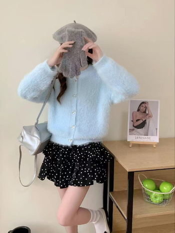 Cardigan imitált Mink velúrral, hosszú ujjú, környakú, egy sor gombbal