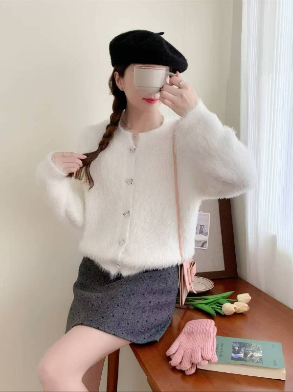 Cardigan imitált Mink velúrral, hosszú ujjú, környakú, egy sor gombbal