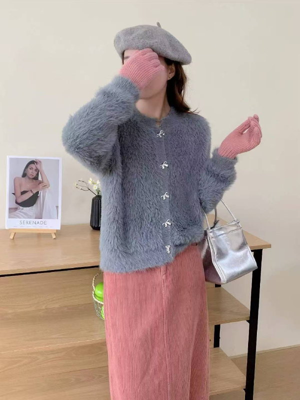 Cardigan imitált Mink velúrral, hosszú ujjú, környakú, egy sor gombbal