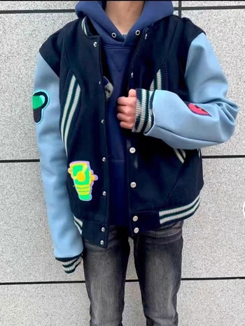 Uniszex kardigán dzseki, egyetemi stílus, patchwork varrással, pamut-keverék anyag, poliészter bélés, állon álló gallér, laza szabás