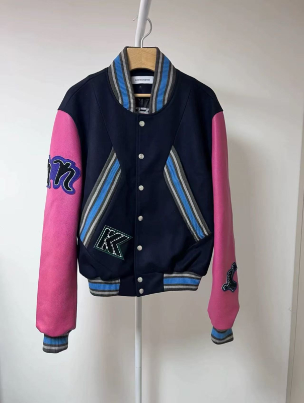 Uniszex kardigán dzseki, egyetemi stílus, patchwork varrással, pamut-keverék anyag, poliészter bélés, állon álló gallér, laza szabás