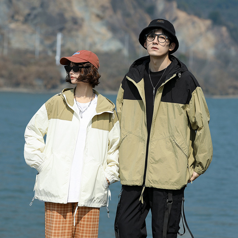 Унисекс ветровка с качулка, лека и дишаща, с ивици