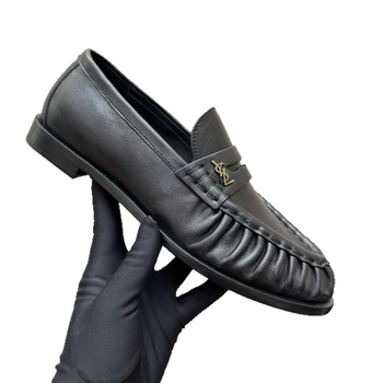 Visokokvalitetne ženske loafers od prave kože s metalnom kopčom, okrugla špička, gornji dio od teleće kože, podstava i ulošak od ovčje kože, potplat od prave kože, casual ženske cipele