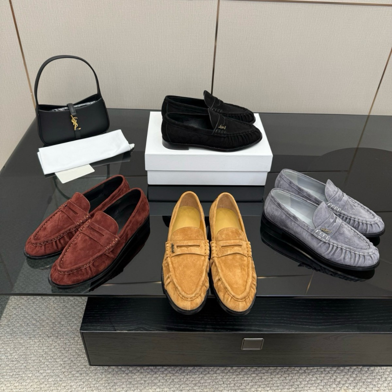 Visokokvalitetne ženske loafers od prave kože s metalnom kopčom, okrugla špička, gornji dio od teleće kože, podstava i ulošak od ovčje kože, potplat od prave kože, casual ženske cipele