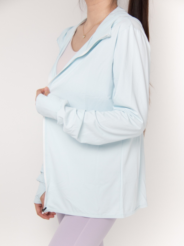 Женска лятна ветровка с UV защита и качулка — бързосъхнеща, дишаща, SPF50+, ултралека полиестерна материя, влагоотводяща